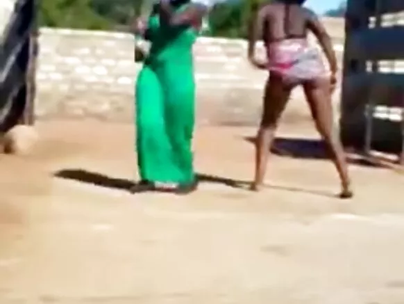 Africamanta sipaskuna tusunku, sumaq yana asnonkuta llimp’ispa.