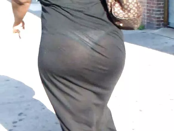 Yana pornota qhaway sut’ita huk p’achawan, yana asno Nueva York llaqtapi.
