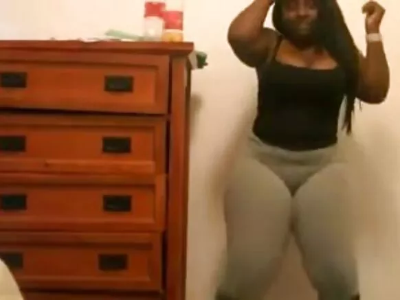 BBW ébano en yana yana polainas en gris.