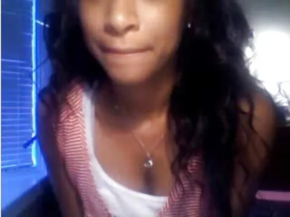 Sumaq yana wayna sipas ébano sipas doble mamada webcam nisqapi ñuqawan pukllachkaspa.